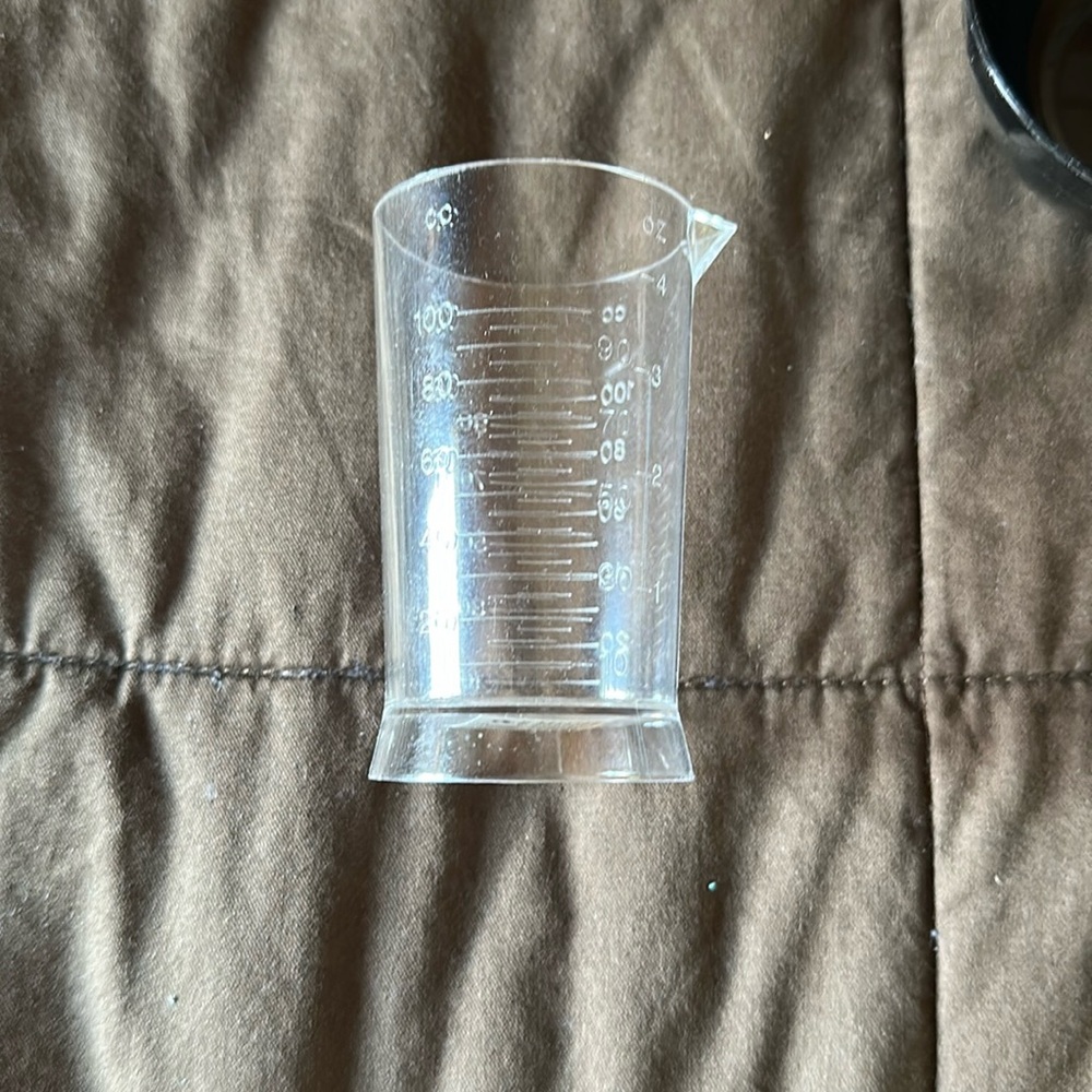 Sally Beauty Hair Color & Highlighting Plastic Measuring Beaker & Mixing Bowl - Picture 4 of 12